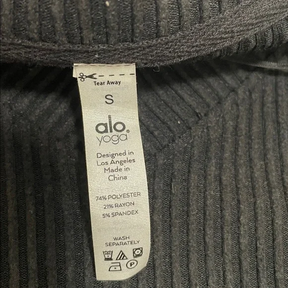 ALO Yoga Black V-Neck Ribbed Top - Picture 3 of 7